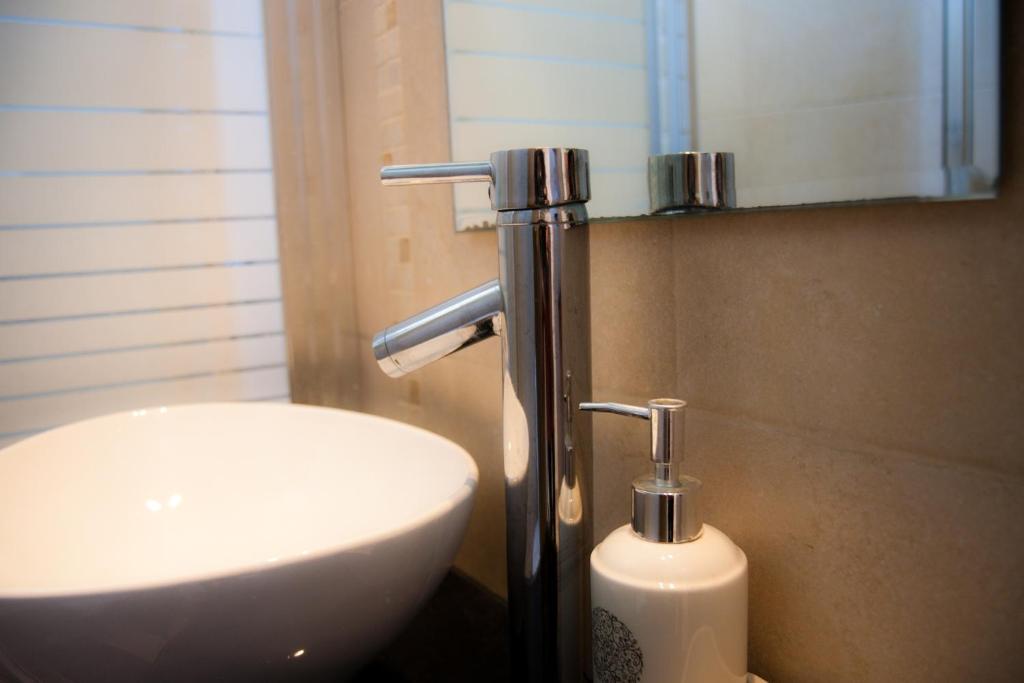 Neve Tzedek Original Style Apartments 텔아비브 객실 사진